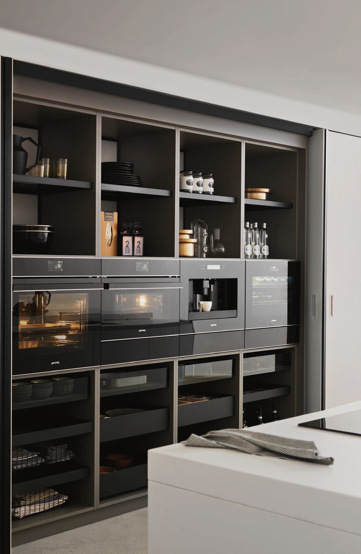 Dark Kitchen 11